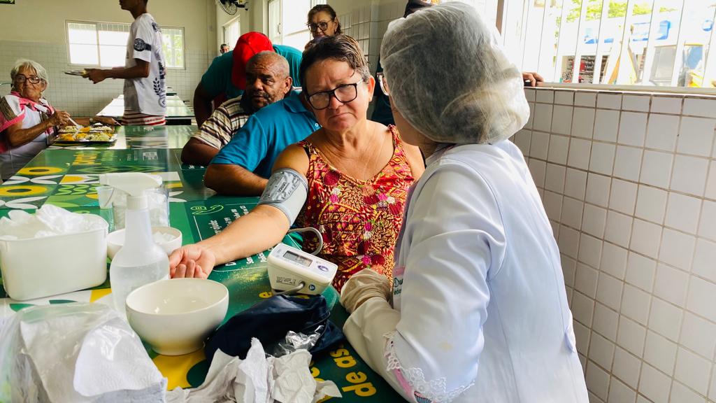 Prefeitura realiza conscientização nutricional para público do Restaurante Prato do Povo