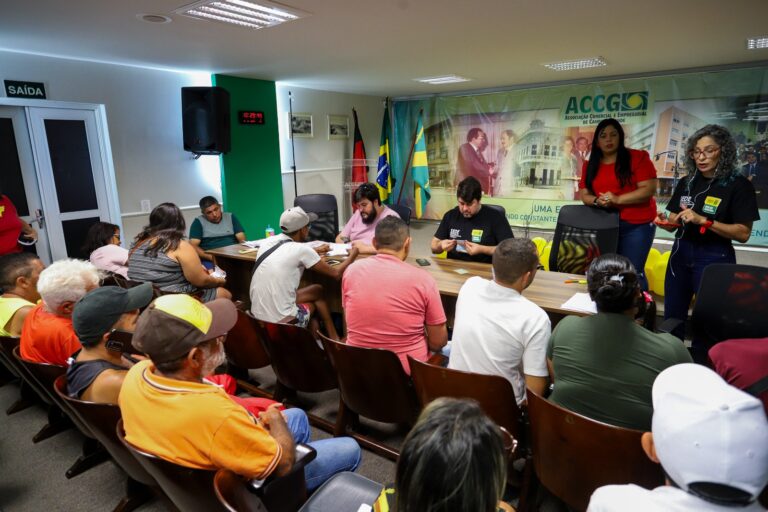 GERACÃO DE EMPREGO E RENDA: Prefeitura cadastra comerciantes interessados em participar do Natal Iluminado 2023