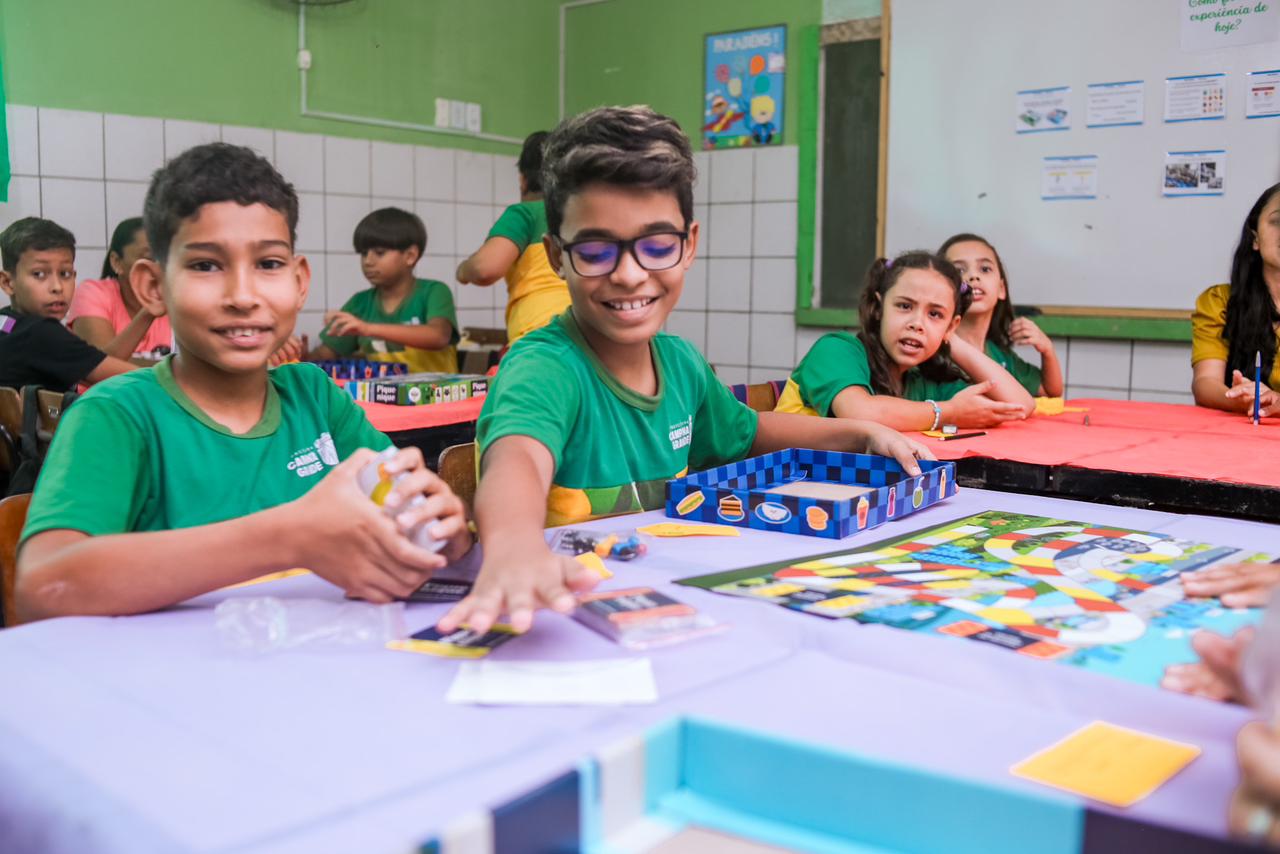 Escolas adotam jogos interativos para ensinar Educação Financeira a estudantes e pais