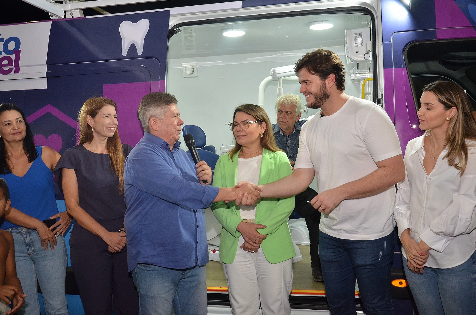 Prefeitura de Campina Grande entrega serviço de novo Odontomóvel à população