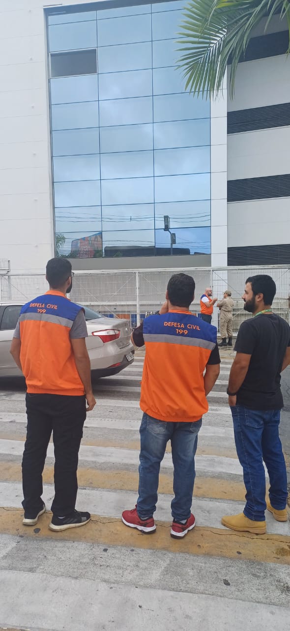 Defesa Civil de Campina Grande acompanha vistoria no Shopping Partage, onde ocorreu uma morte na noite deste domingo