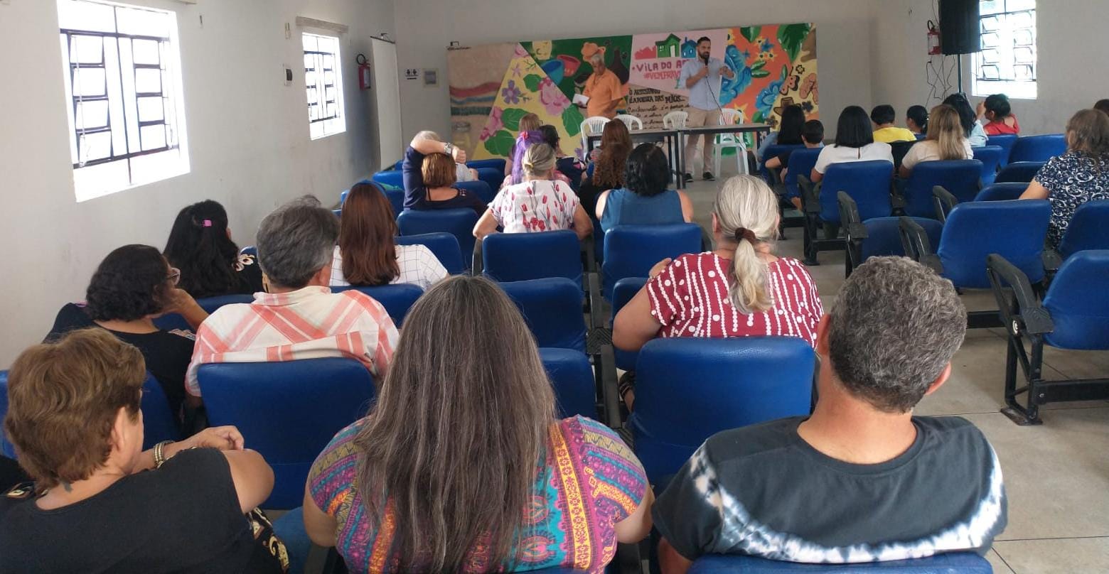 Natal Iluminado na Vila do Artesão: Presidente da Amde promove reunião estratégica com artesãos para divulgar evento