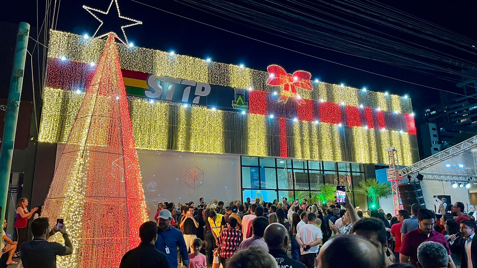 STTP inaugura iluminação natalina com participação de coral de servidores