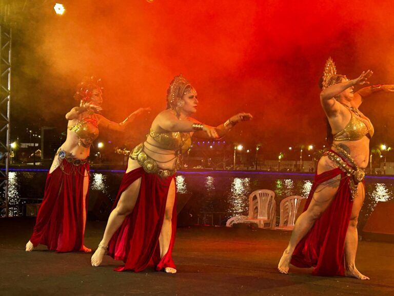 Segundo final de semana do Natal Iluminado tem desfile, música, dança e arte circense