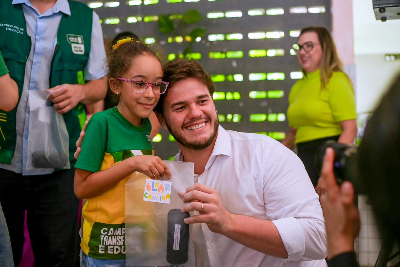 Prefeitura executa mais uma etapa do Programa Olhar Campina com a entrega de óculos para estudantes da Rede