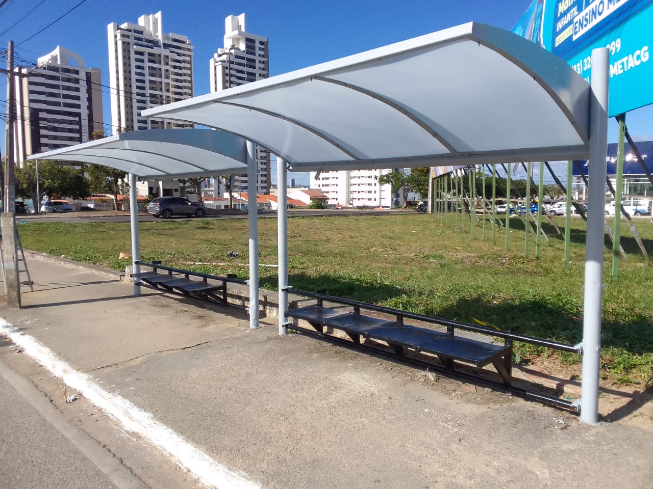 STTP realiza implantação e revitalização de abrigos de ônibus, em Campina Grande