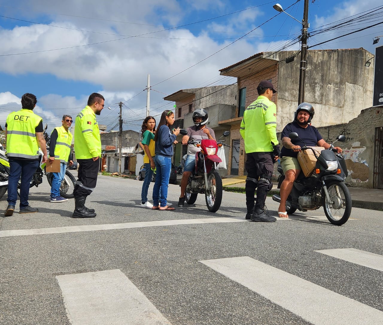 Volta às Aulas 2024: STTP enfatiza o respeito à faixa de pedestre nas ações educativas em escolas de Campina Grande