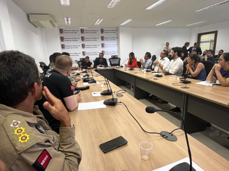 Prefeitura de Campina Grande dialoga sobre calendário carnavalesco em reunião no Ministério Público