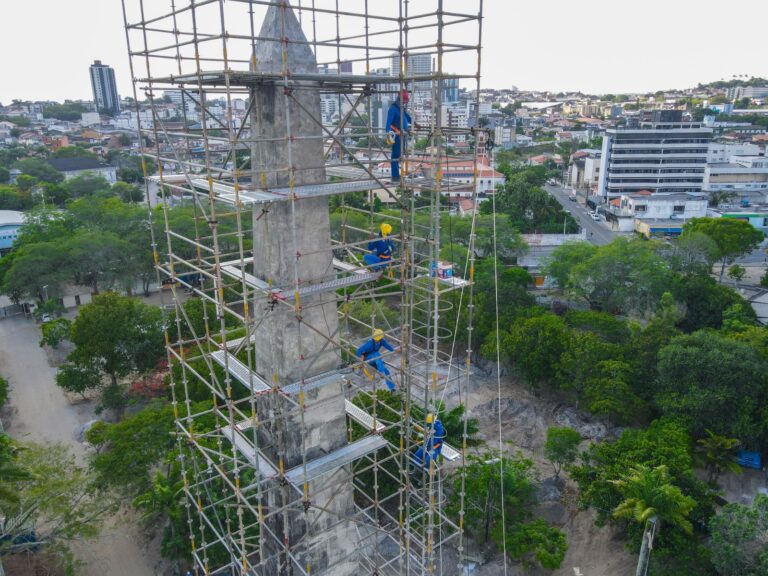 Parque Evaldo Cruz: Obelisco passa por tratamento e pintura para preservação do histórico monumento