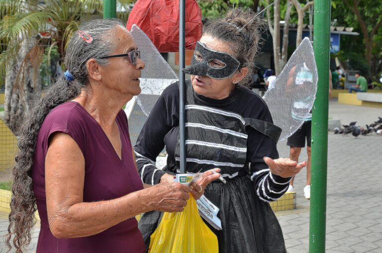 Prefeitura de Campina Grande realiza pit stop na Praça da Bandeira contra a Dengue