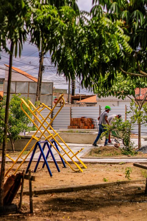Praça do bairro Palmeira Imperial passa por serviços de acabamento e entrega está prevista para abril