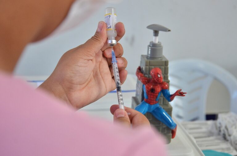 Prefeitura intensifica campanha de vacinação e combate ao Aedes aegypti em escolas, creches e instituições