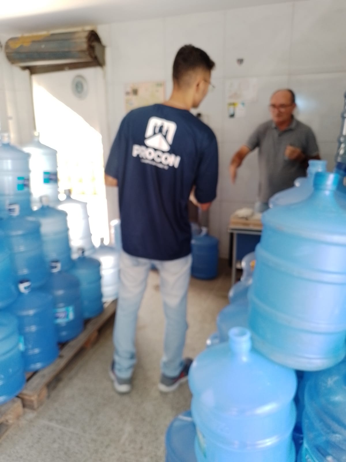 Botijão de gás é vendido por até R$ 83,00 e garrafão de água mineral por R$ 5,00 em Campina Grande, aponta Procon Municipal