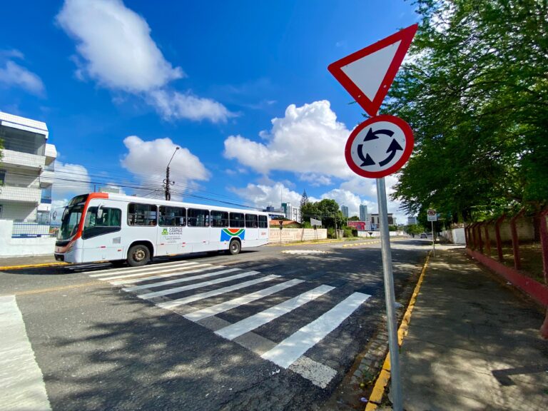 Prefeitura de Campina Grande implanta nova rotatória no cruzamento das ruas Vigário Calixto e Nazinha Góes Albuquerque, no Catolé