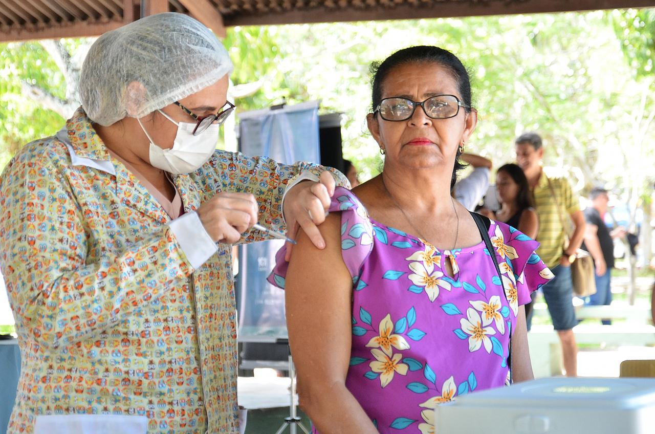 Prefeitura de Campina Grande abre o Dia D de Vacinação na Feira da Prata