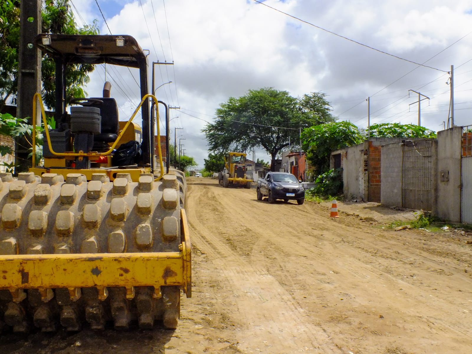 Obras de terraplanagem avançam na avenida Belo Horizonte, no bairro Três Irmãs