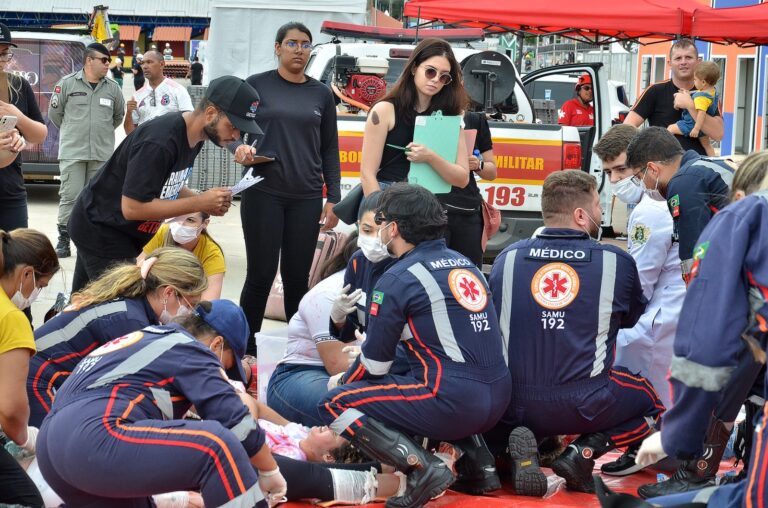 SAMU e serviços municipais de Saúde participam de simulado de resgate no Parque do Povo