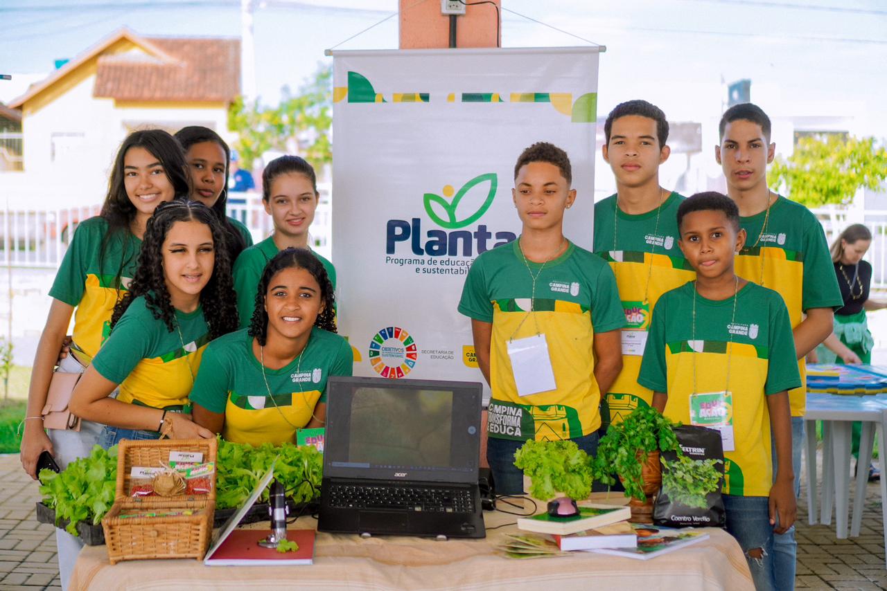 Mais de 300 alunos apresentam iniciativas da Rede Municipal em exposição itinerante