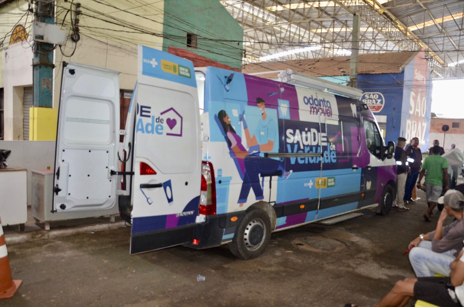 Prefeitura de Campina Grande leva serviços do Odontomóvel à Feira Central