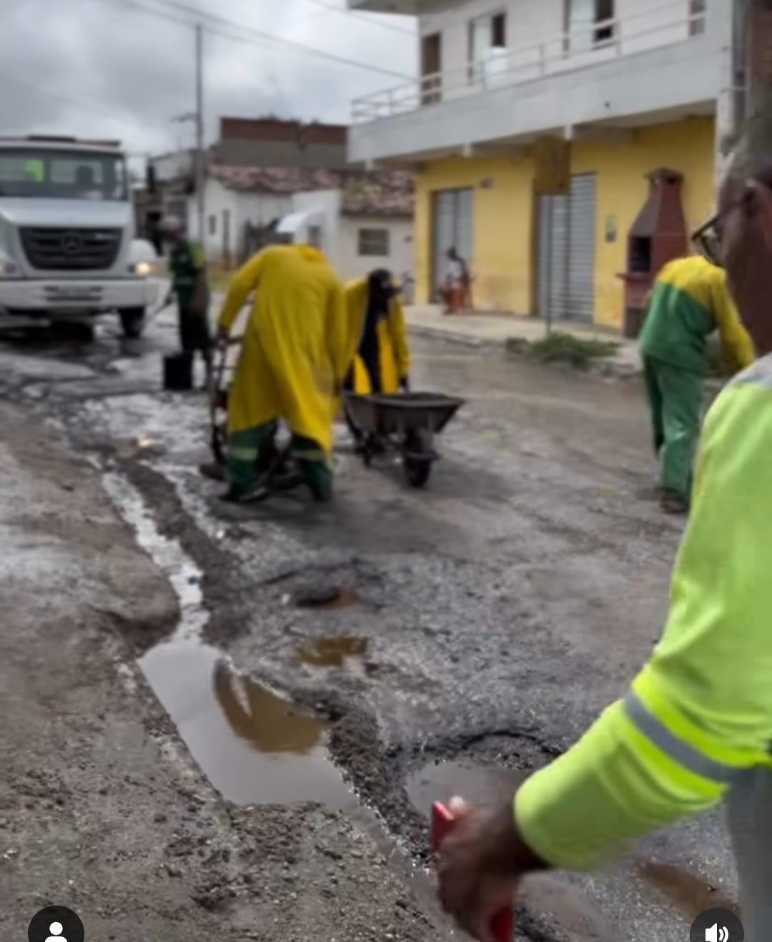 Prefeitura de Campina Grande intensifica operação tapa-buracos para recuperar malha viária afetada pelas fortes chuvas