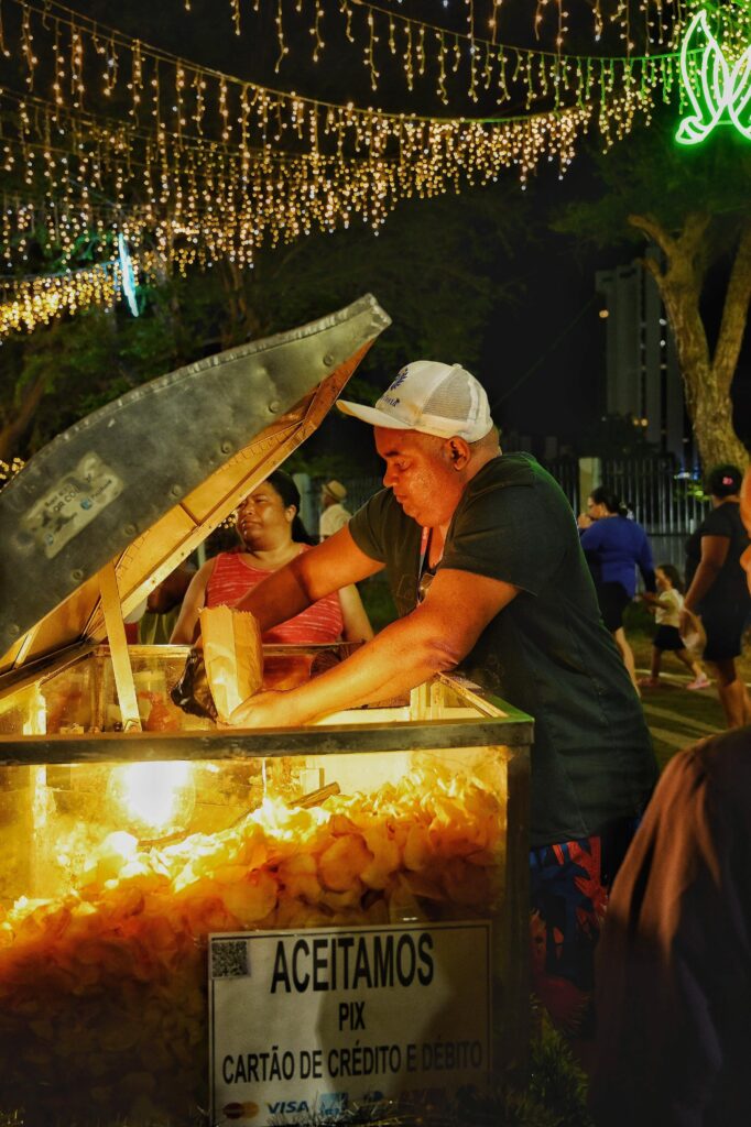 Natal Iluminado: Prefeitura de Campina Grande divulga lista de comerciantes selecionados para instalar barracas no Açude Velho