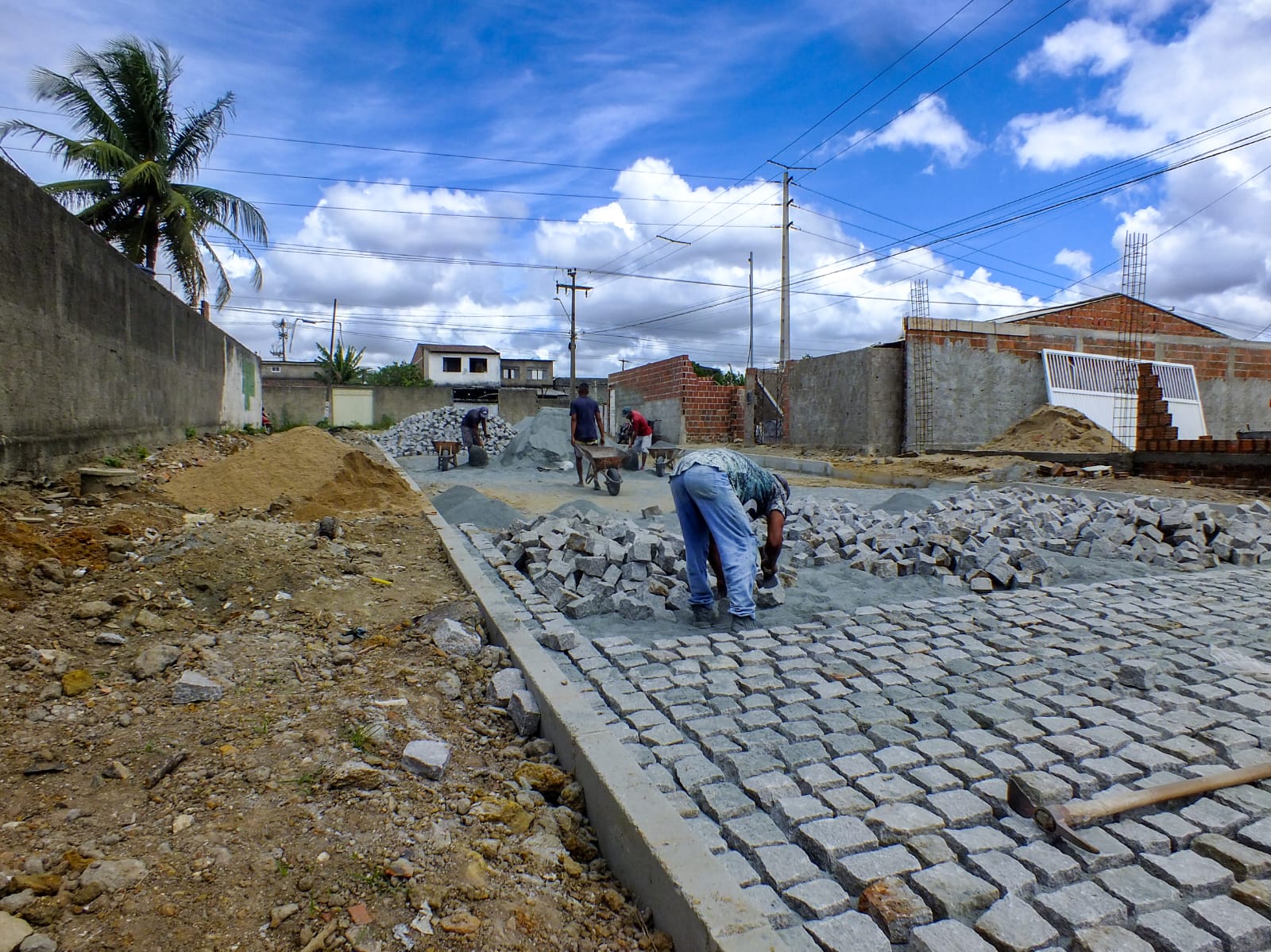 Prefeitura de Campina avança com obras de calçamento no bairro Novo Horizonte