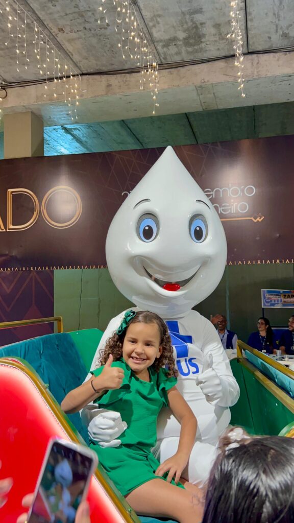 Prefeitura de Campina Grande promove chegada do Zé Gotinha ao Natal Iluminado e personagem faz sucesso