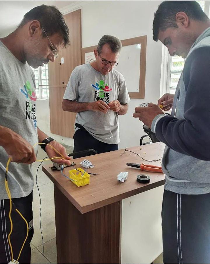 Em parceria com a Prefeitura de Campina Grande, projeto Pequeninos Teens inscreve até sexta-feira para diversos cursos profissionalizantes na Vila Plínio Lemos