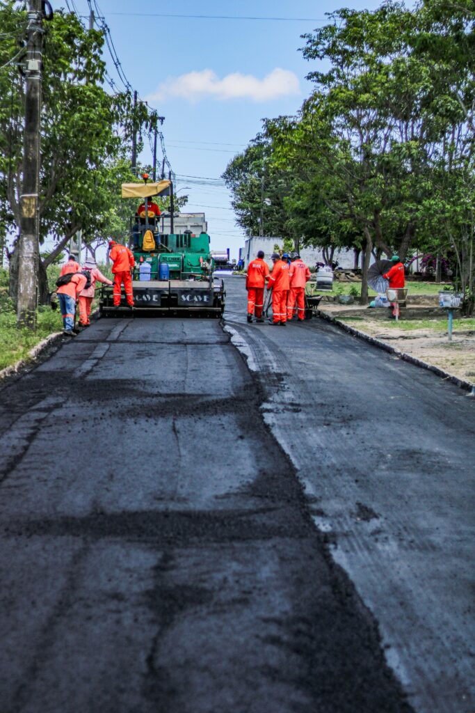 Prefeitura de Campina Grande acelera obra de asfaltamento na Avenida Plínio Lemos