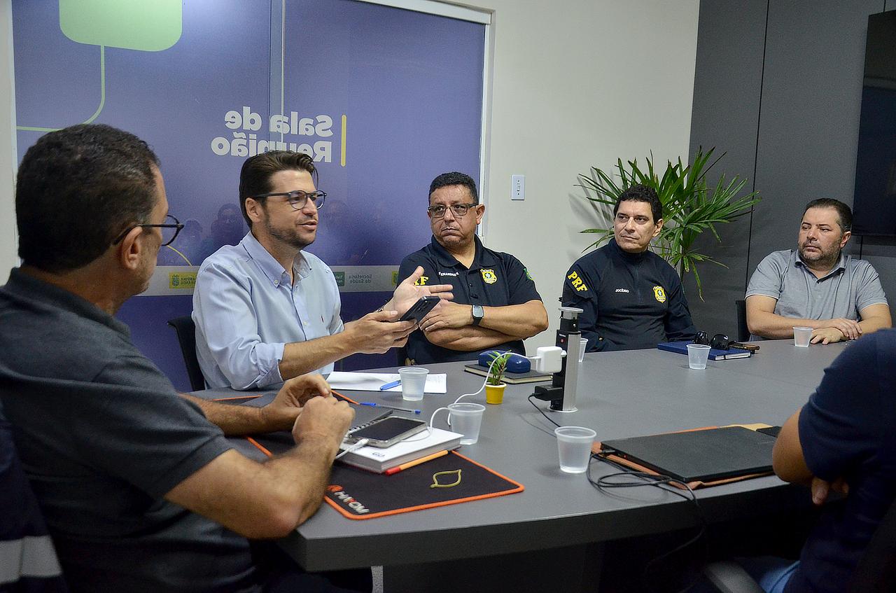 Prefeitura de Campina Grande discute operação para resgate de animais soltos nas vias públicas