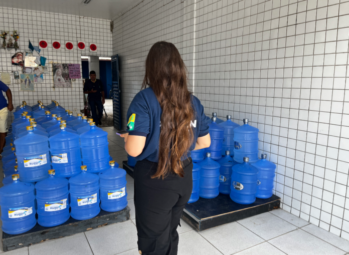 Pesquisa do Procon de Campina Grande identifica gás de cozinha por R$ 88,00 e água mineral por R$ 7,50