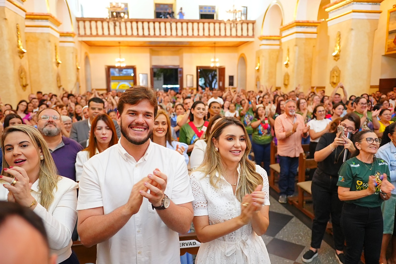 Bruno participa de abertura do Crescer e entrega título de cidadão campinense ao Padre Chrystian Shankar