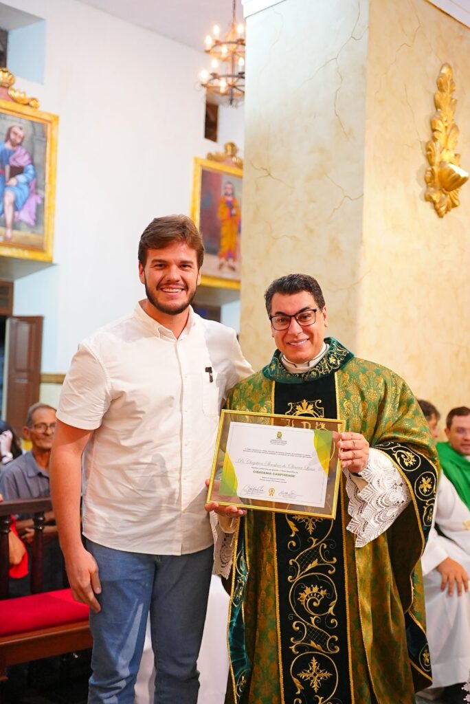 Bruno participa de abertura do Crescer e entrega título de cidadão campinense ao Padre Chrystian Shankar