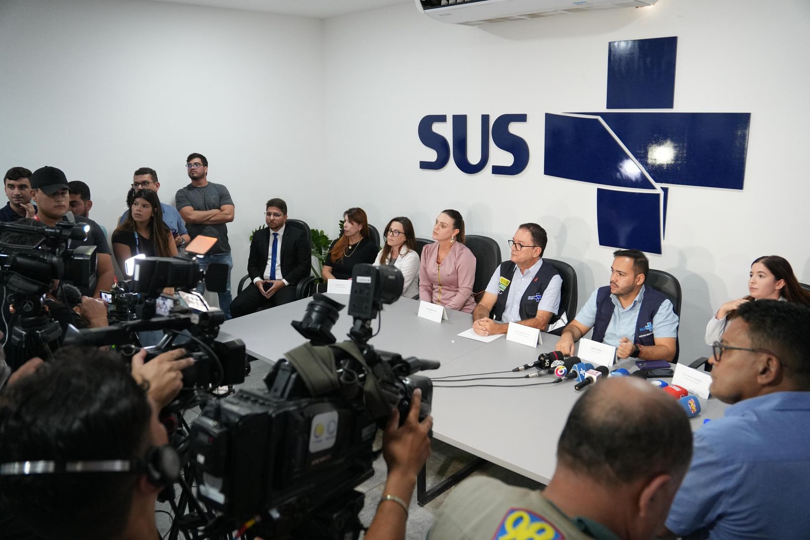 Secretaria de Saúde apresenta medidas e presta esclarecimentos sobre caso do ISEA em entrevista coletiva