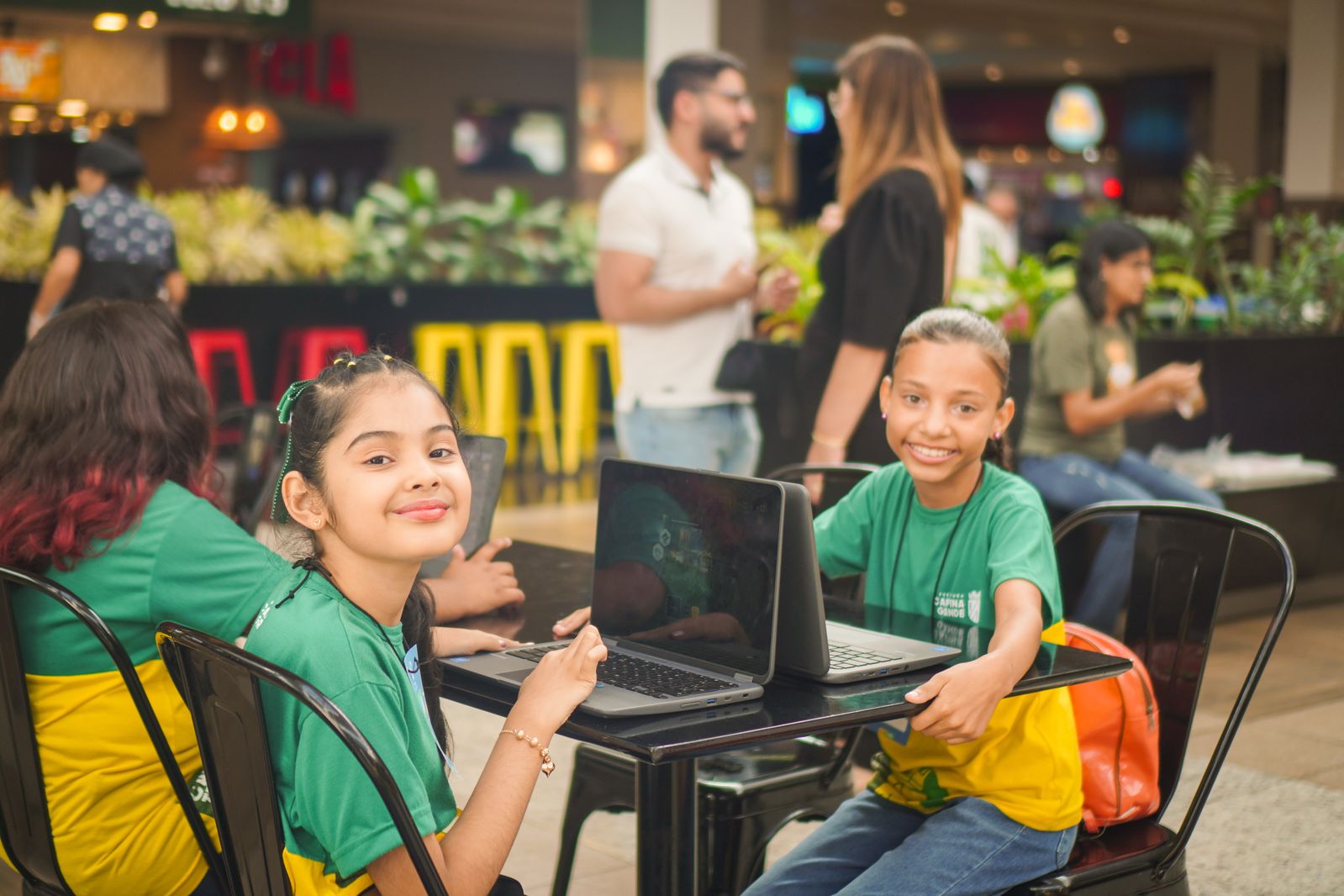 Build a City: Estudantes de escolas municipais bilíngues aprendem gestão administrativa por meio de jogo educacional