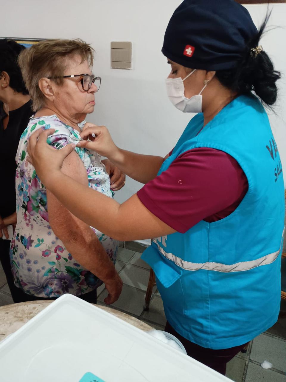 Vacinação contra a Influenza no Centro do Idoso beneficia mais de 80 aposentados em Campina Grande