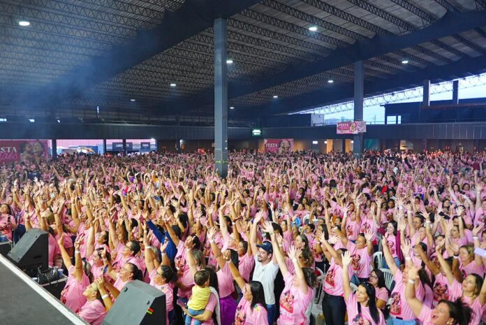 Prefeitura de Campina Grande realiza Festa das Mães com emoção, homenagens e participação de milhares de mulheres