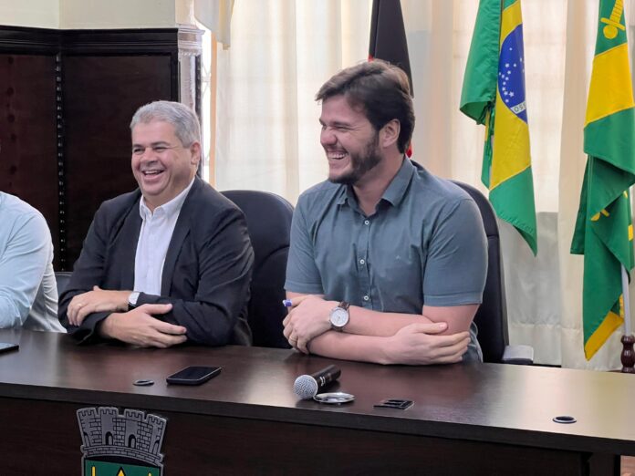 Alcindor Villarim assume comando da Prefeitura e destaca relação harmoniosa com o prefeito Bruno Cunha Lima