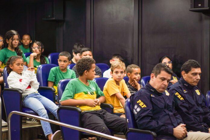 Cine PRF inicia programação para os estudantes da Rede Municipal de Educação em Campina Grande