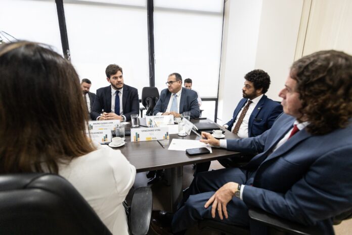 Prefeitura discute revitalização da linha férrea de Campina Grande no Ministério dos Transportes