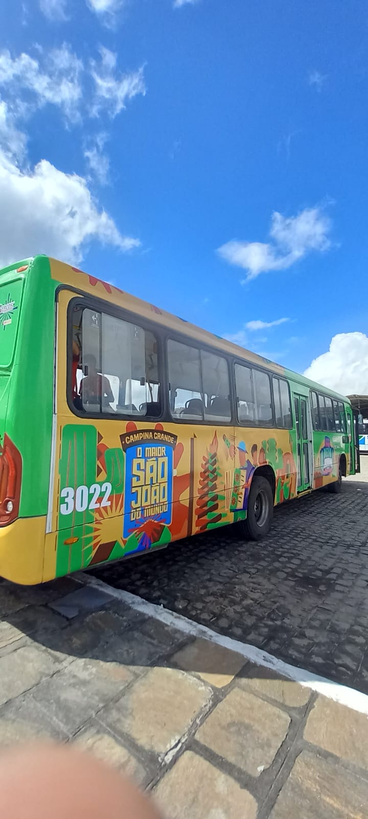 Arraiá sobre rodas: São João de Galante recebe primeiras viagens do “Buzão Junino” neste sábado e domingo