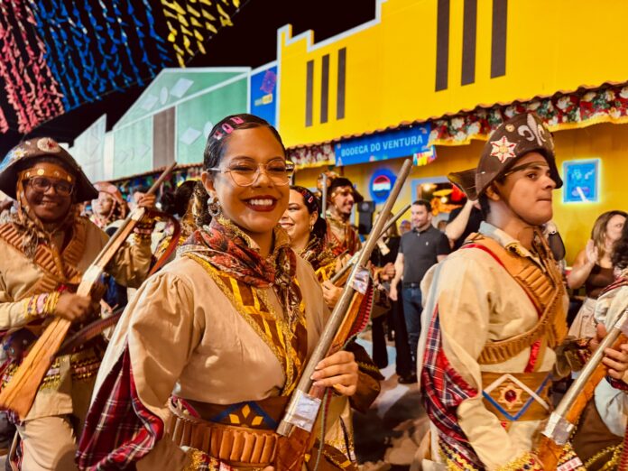 Programação cultural brilha com apresentação das quadrilhas juninas e grupos folclóricos na noite de sexta-feira d’O Maior São João do Mundo