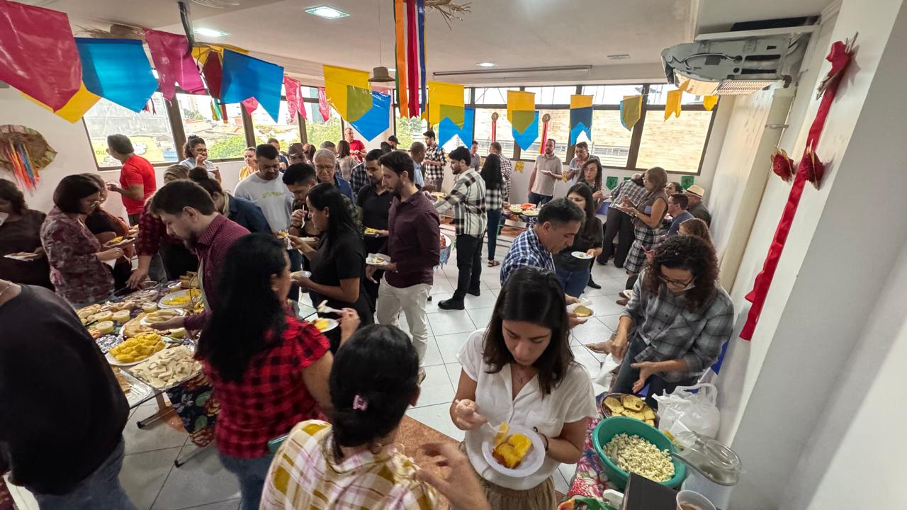 Colaboradores da Secretaria de Administração celebram tradição com animado Café Junino
