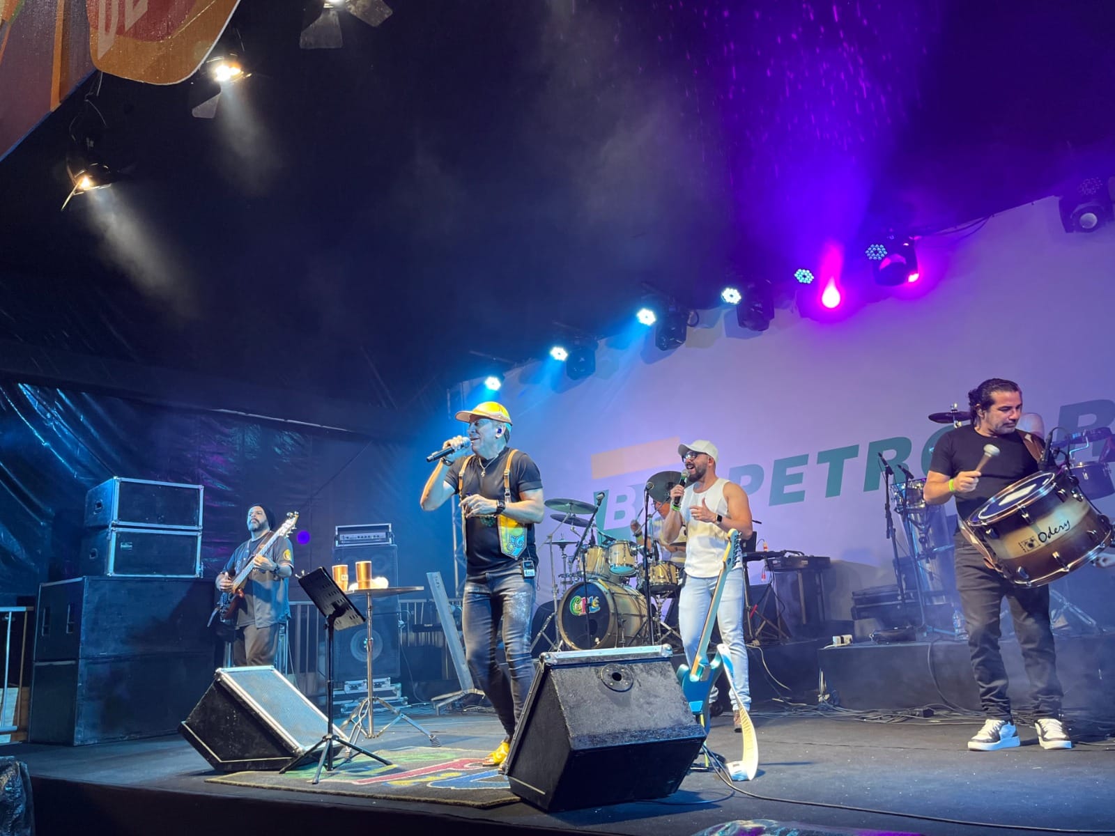 Palco Cultural: Vitrine viva da música tradicional e valoração dos artistas locais em pleno coração do Parque do Povo