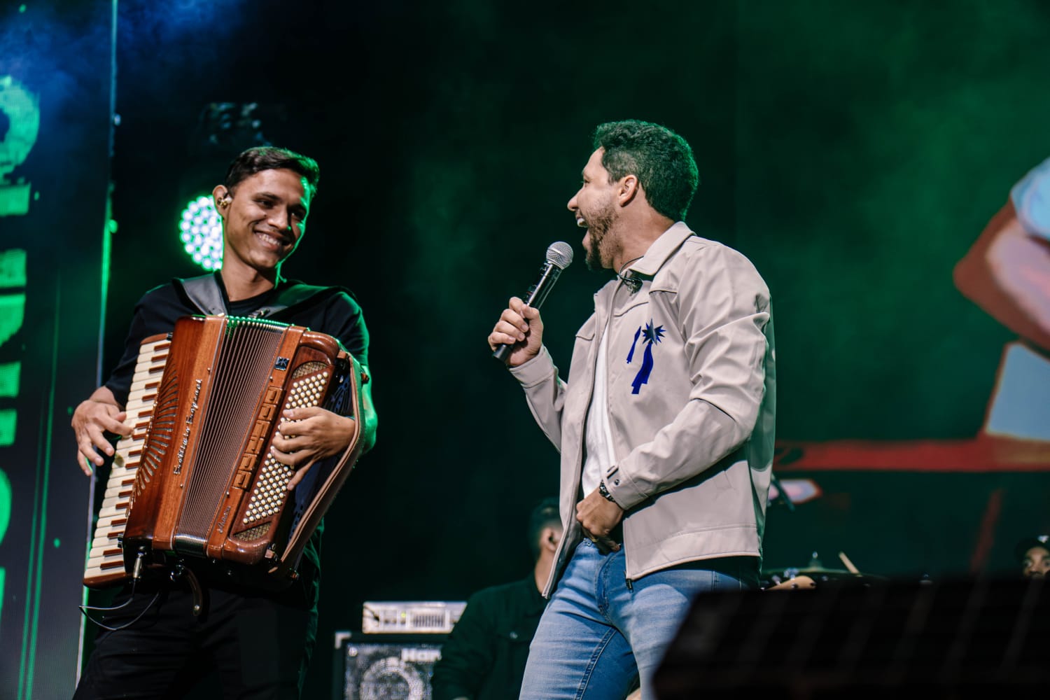 Última sexta-feira d’O Maior São João do Mundo celebra a diversidade musical com forró, música de vaquejada e pagode