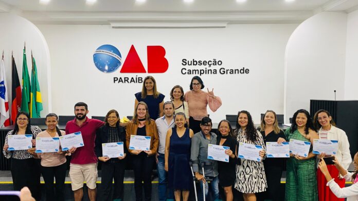 Concluintes do primeiro curso de Libras aberto à comunidade recebem certificação da Prefeitura de Campina Grande