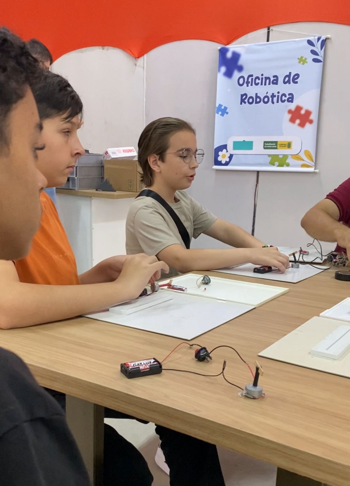 SECTI Itinerante tem início no Complexo Aluízio Campos, levando ciência e tecnologia para perto da comunidade