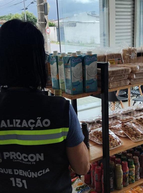 Procon-CG fiscaliza padarias e apreende produtos vencidos em nova operação