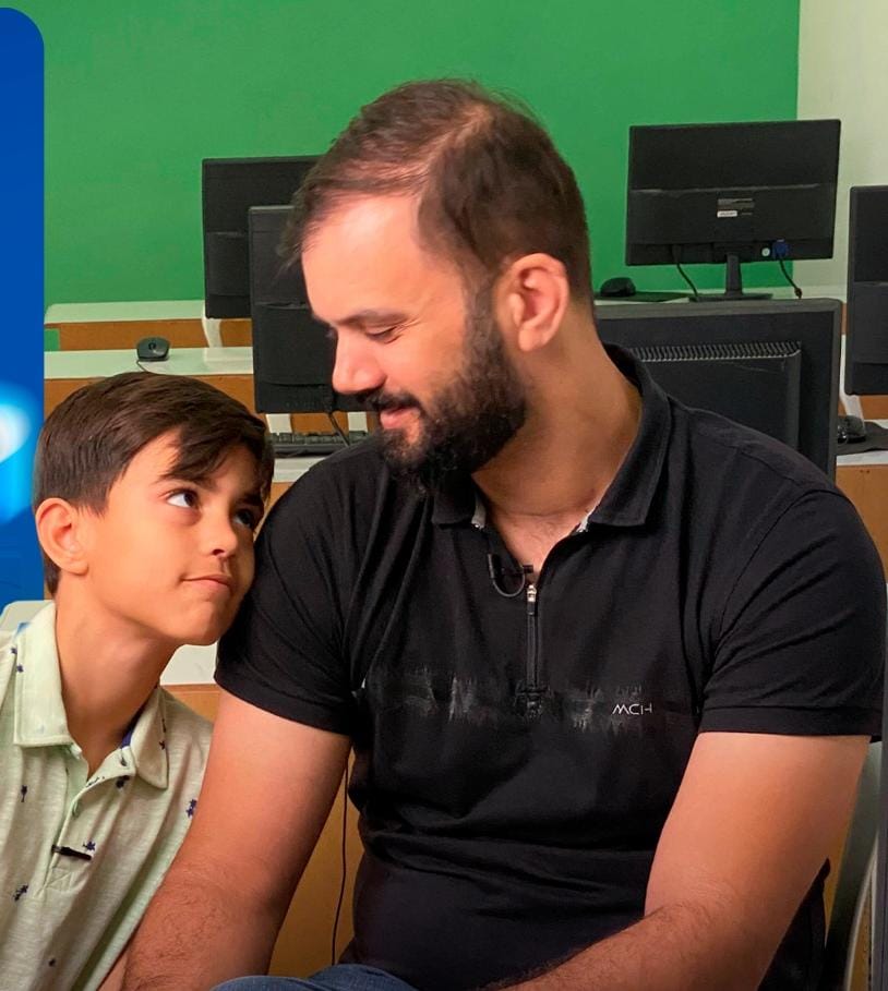 Prefeitura de Campina Grande transforma vidas por meio da tecnologia: pai e filho fortalecem vínculos afetivos e se destacam em cursos promovidos pela SECTI
