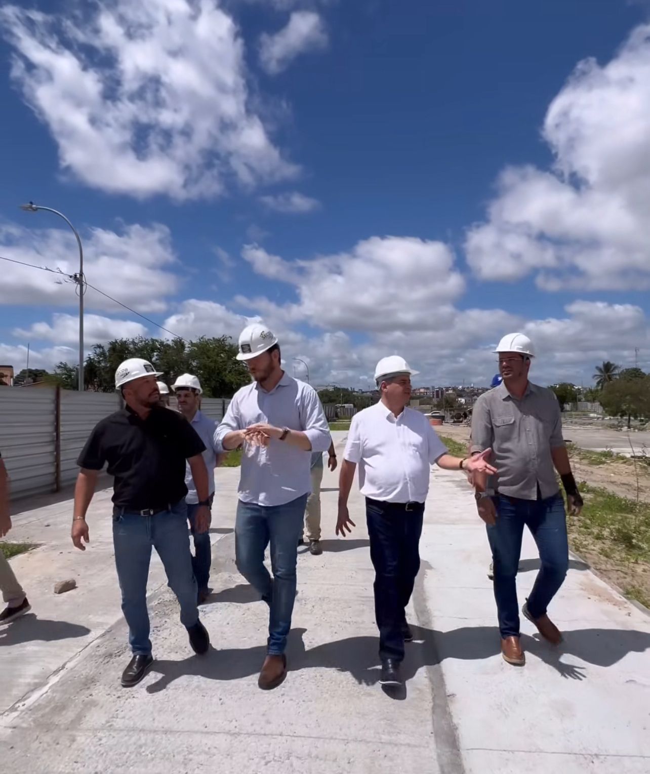 Prefeitura vistoria andamento das obras do Parque Linear na Zona Oeste de Campina Grande